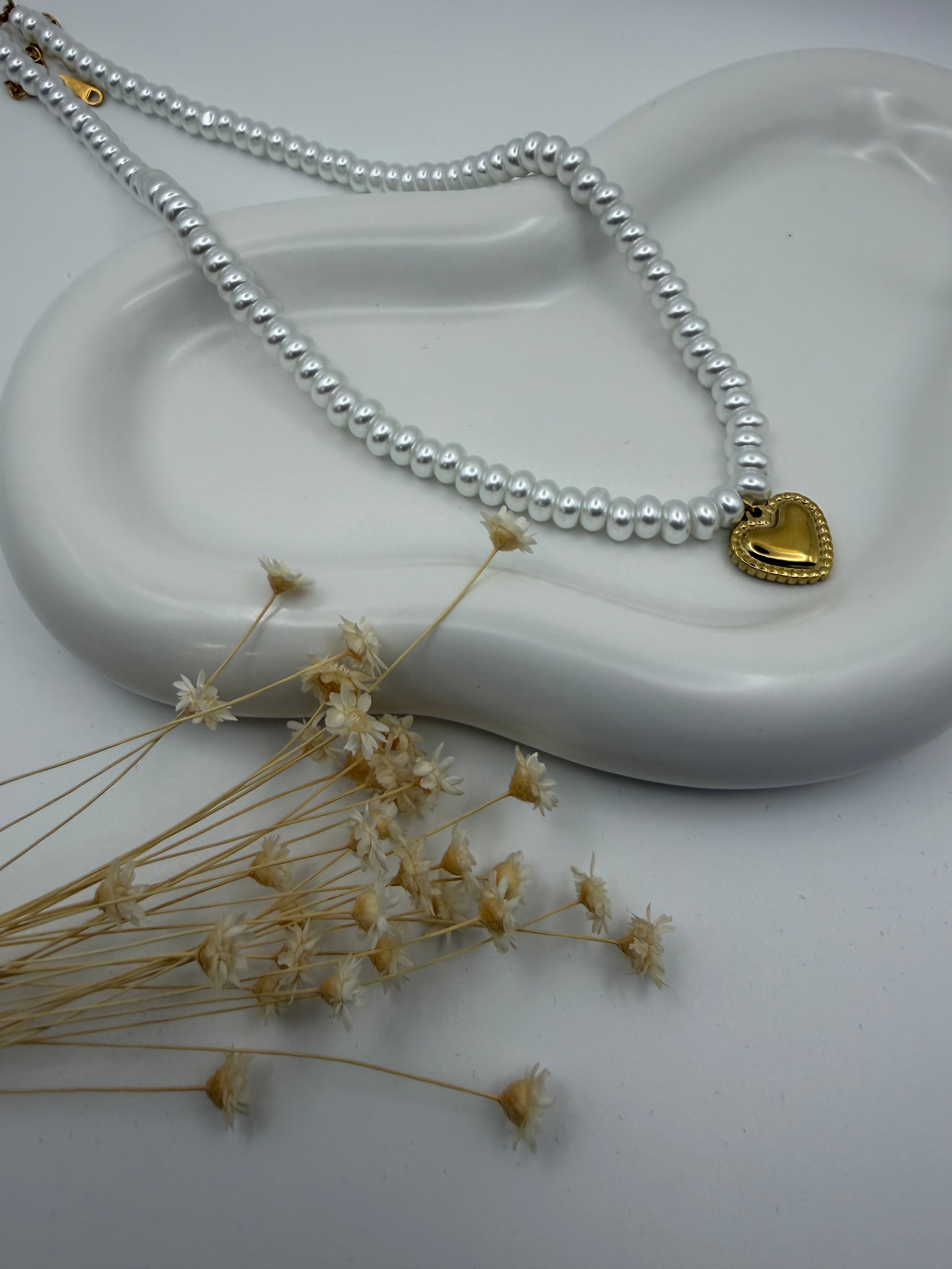 Necklace of pearl and heart