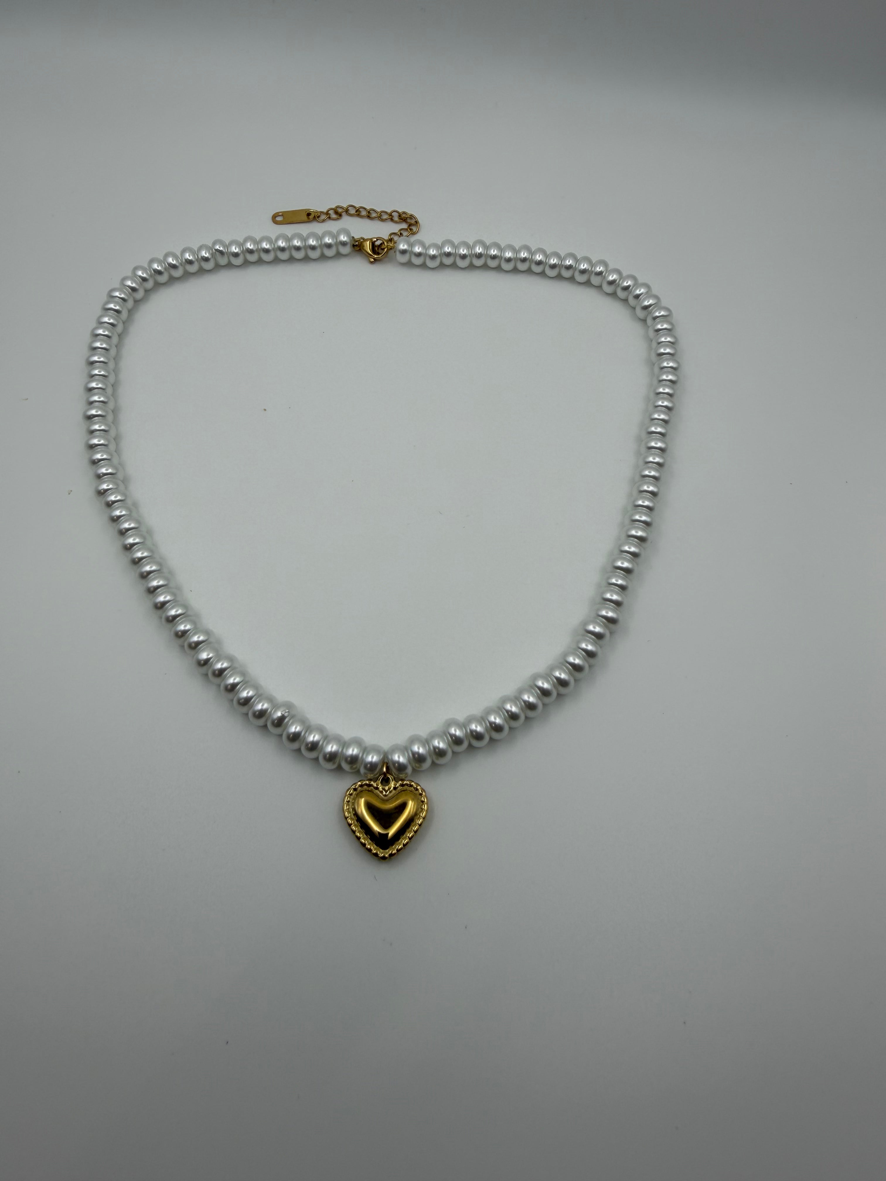 Necklace of pearl and heart